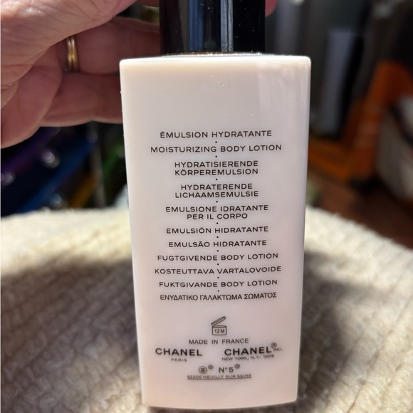 Chanel Paris No. 5 The Body Lotion 200ml.  Half Left!  Absolutely Gorgeous! - Picture 3 of 4